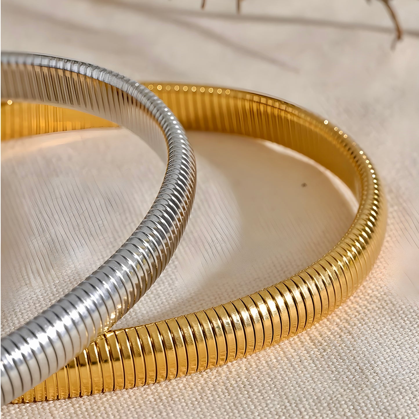 BEHI ALMOND CHOKER