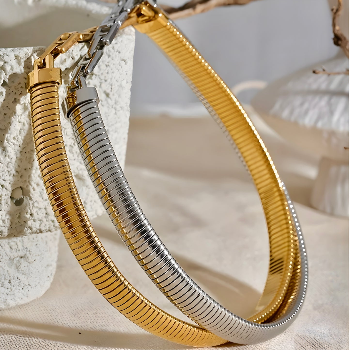 BEHI ALMOND CHOKER