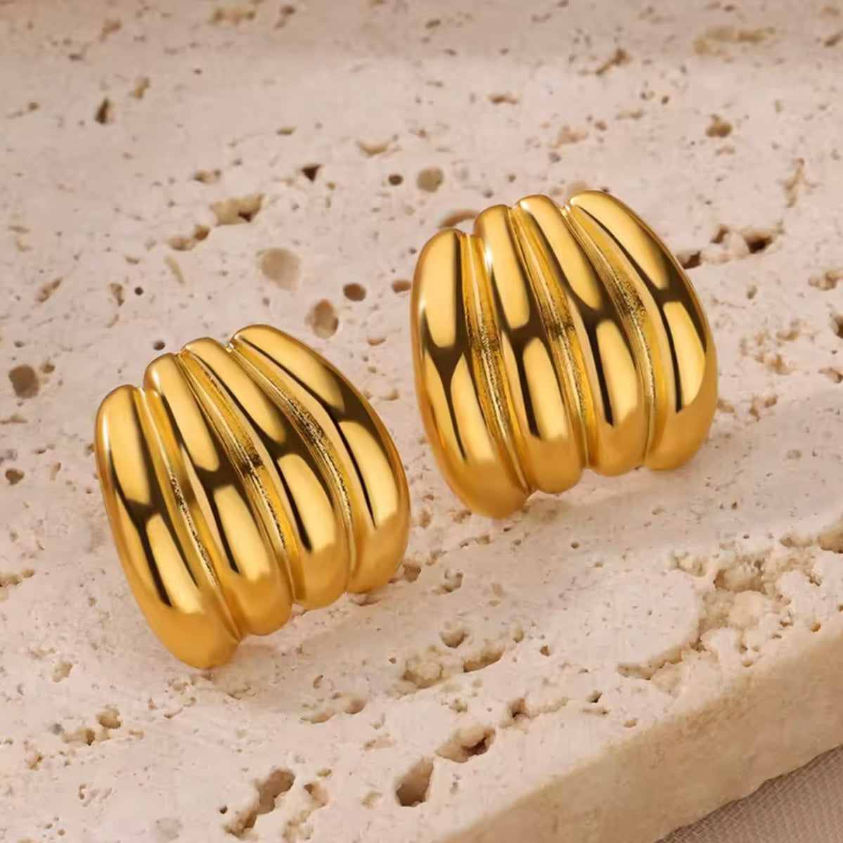 BEHI OMIYA EARRINGS