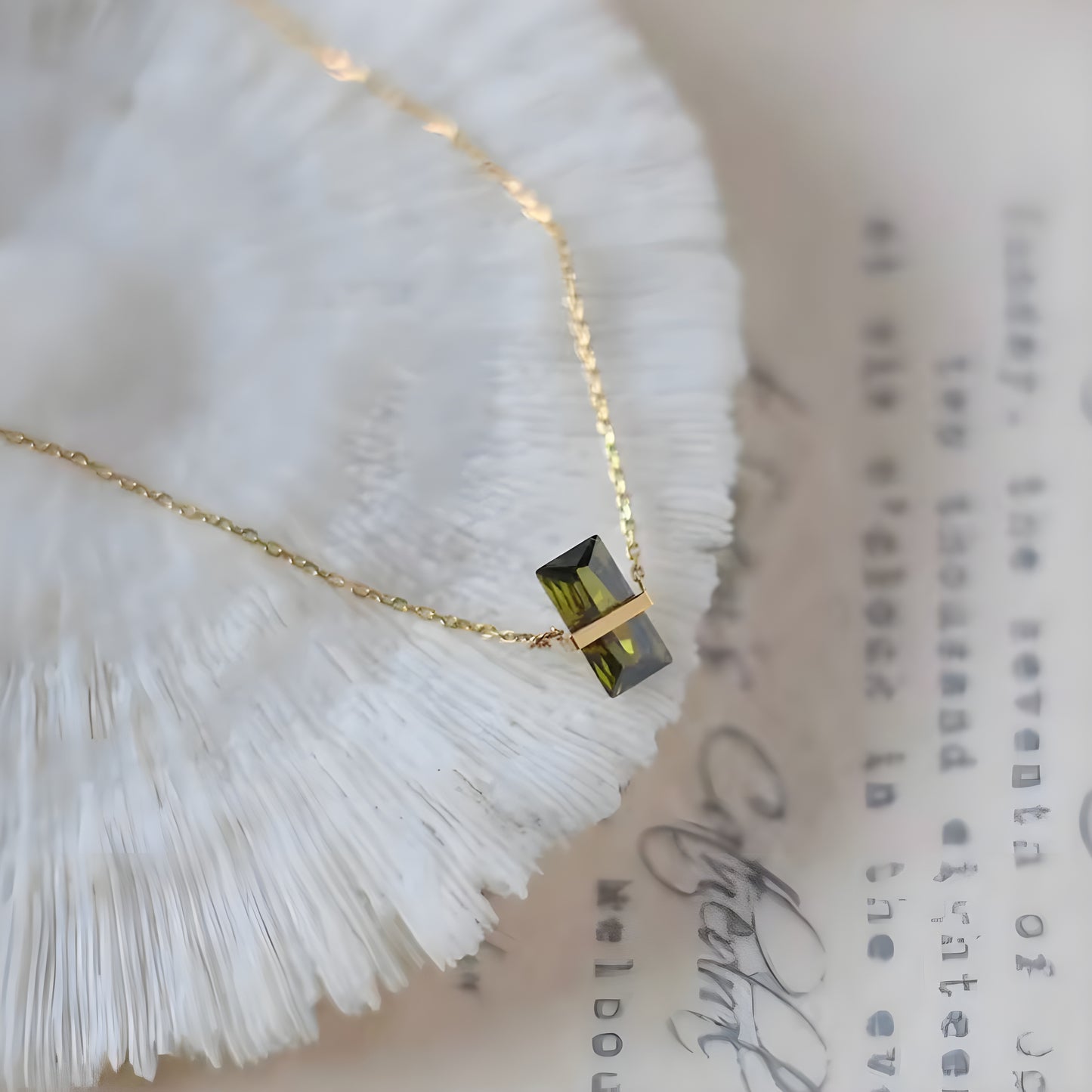 BEHI GLINKA NECKLACE