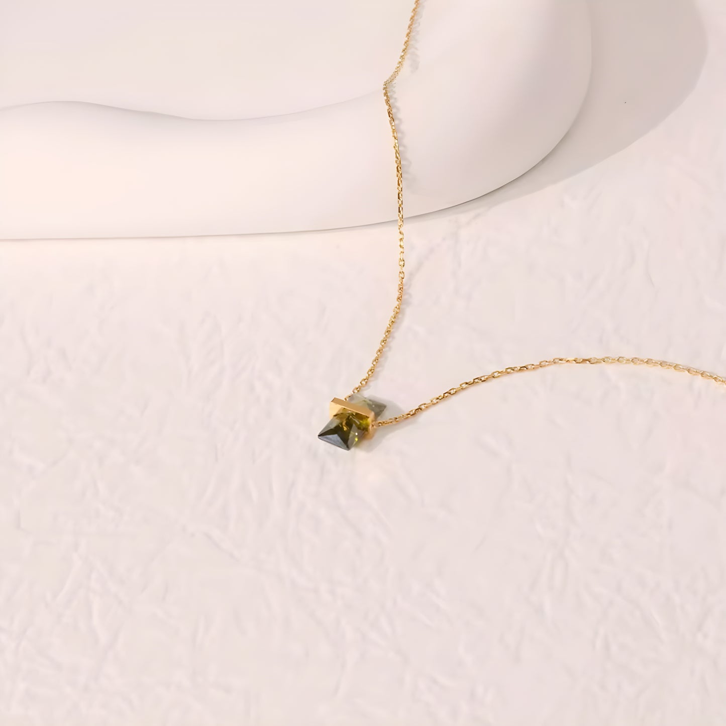 BEHI GLINKA NECKLACE