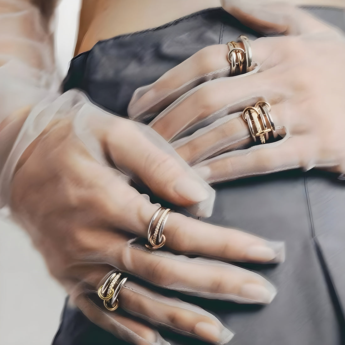 Jewelry Trends 2025: Linked Rings, Mixed Metals, and Everyday Luxury