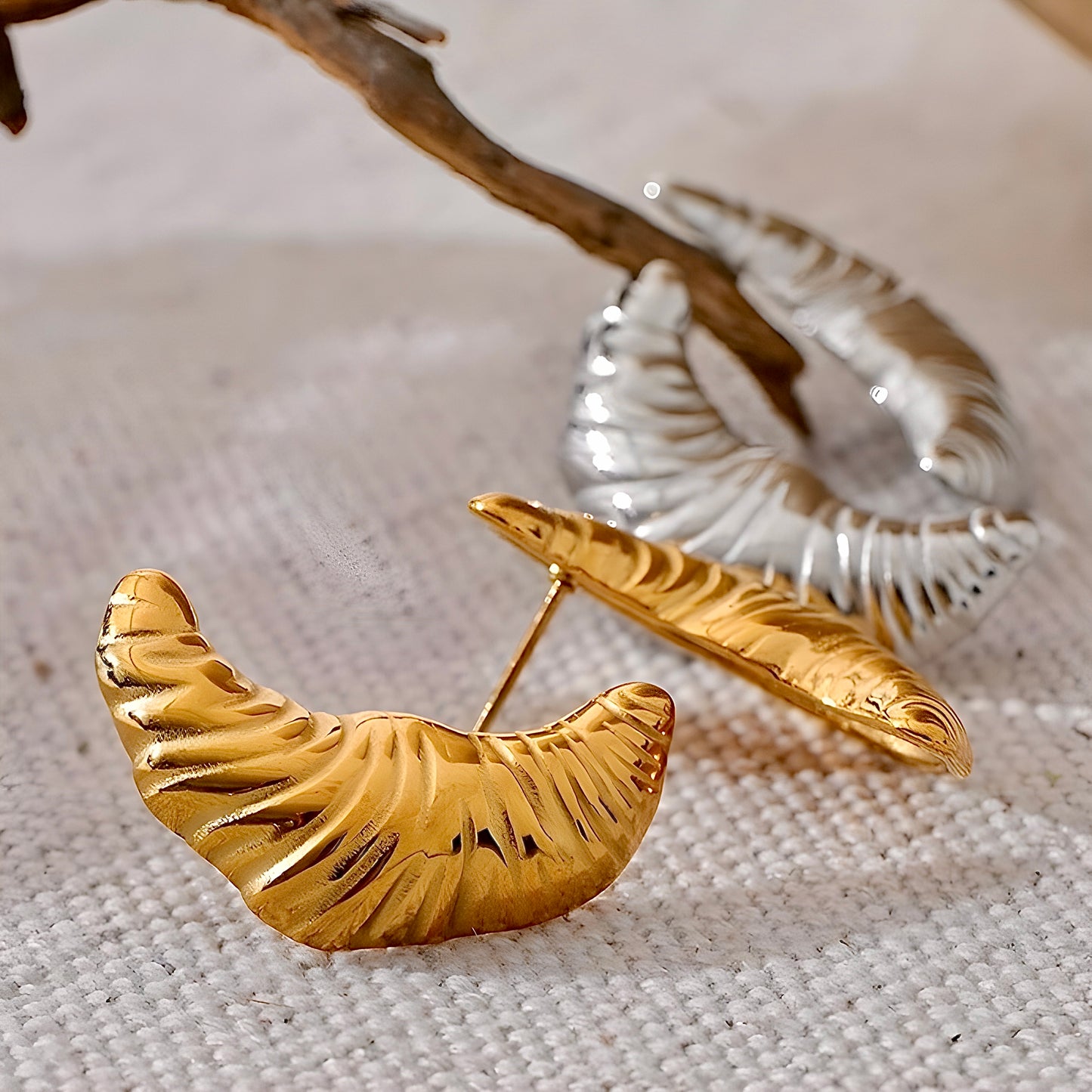 BEHI CROISSANT EARRINGS