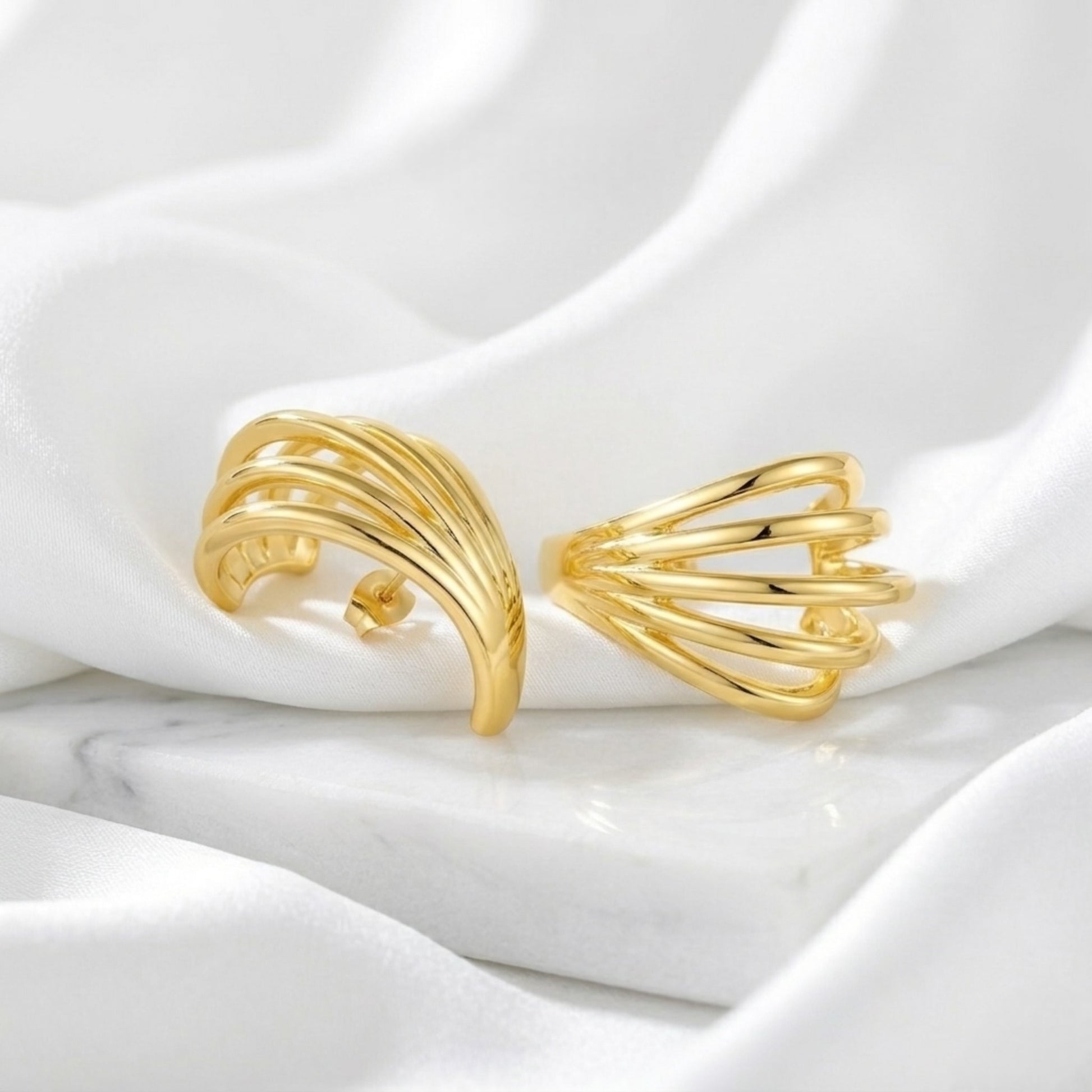 BEHI NIKITA Earrings 18k PVD gold-plated stainless steel wave design Ear cuff hypoallergenic and waterproof