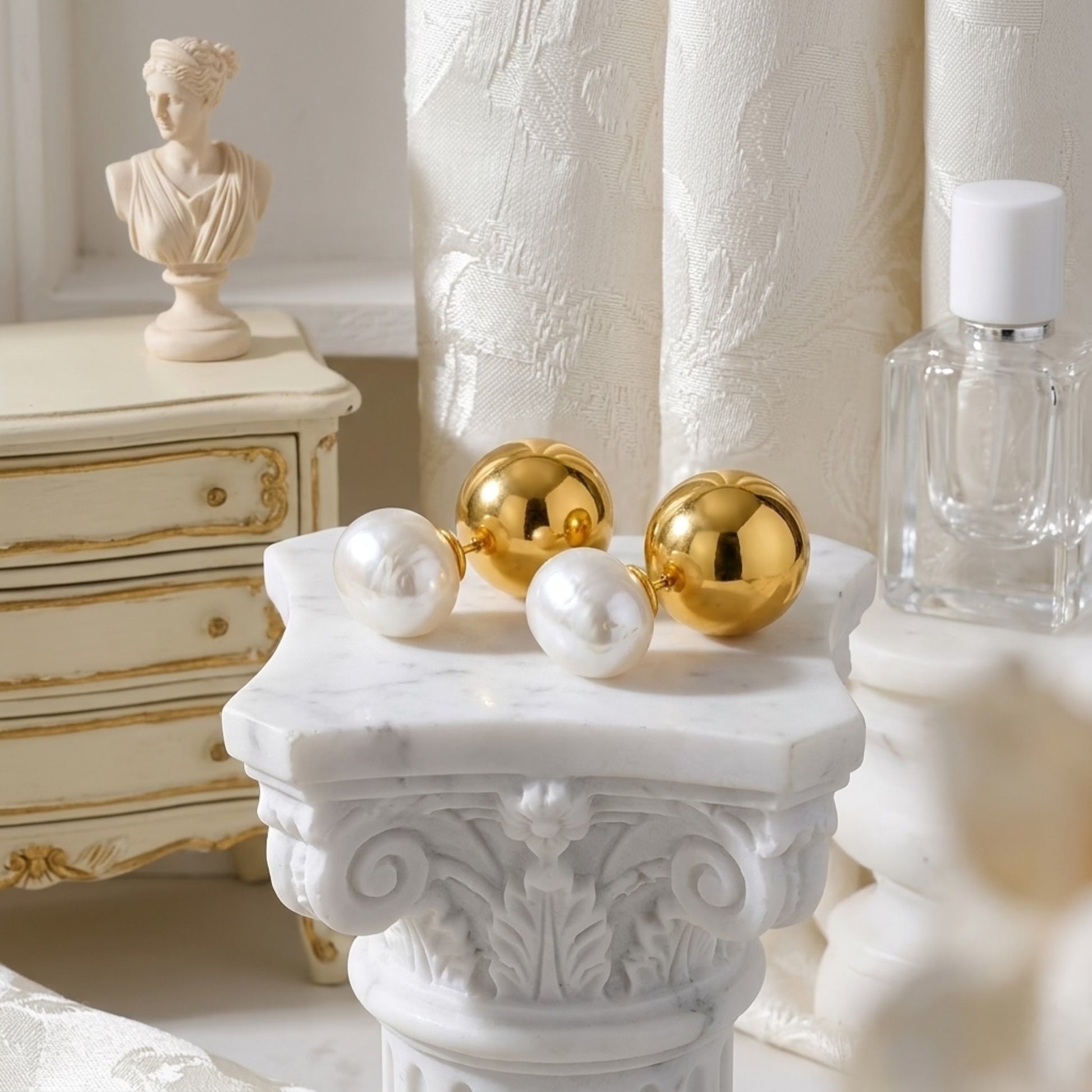 BEHI ROWA earrings featuring a 18k PVD gold plated small sphere with an imitation pearl piece close up