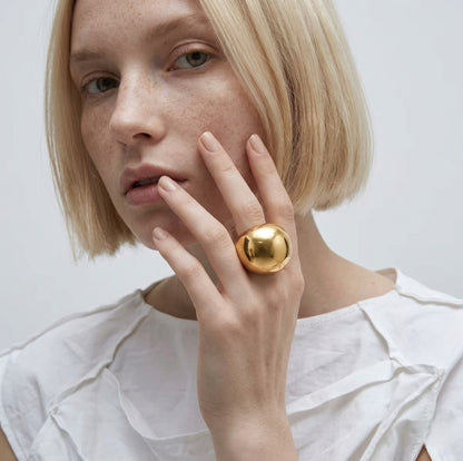 Close-up of the waterproof BEHI Elika Ring on a model, highlighting its seamless, modern artistic form.