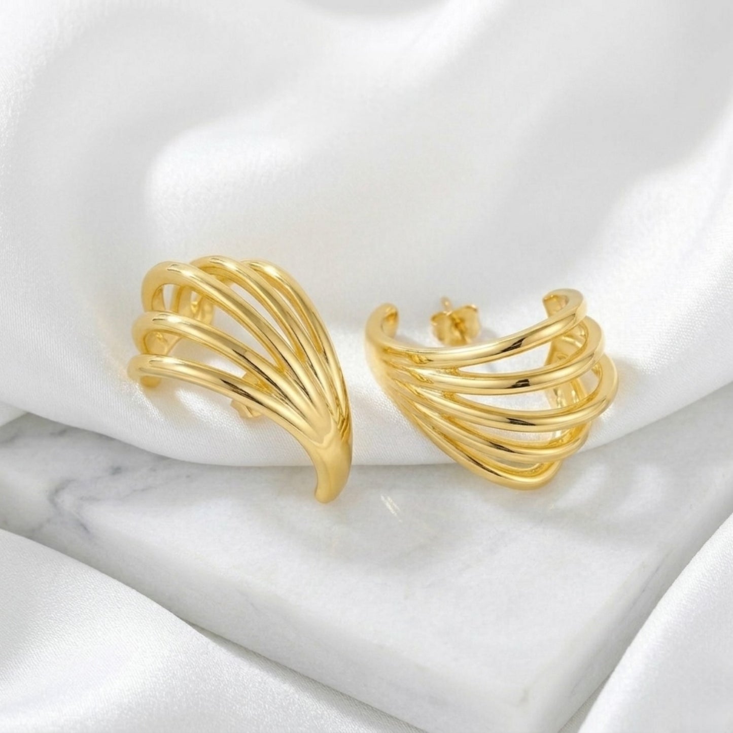 BEHI NIKITA Earrings 18k PVD gold plated stainless steel wave design Ear cuff hypoallergenic shiny gold