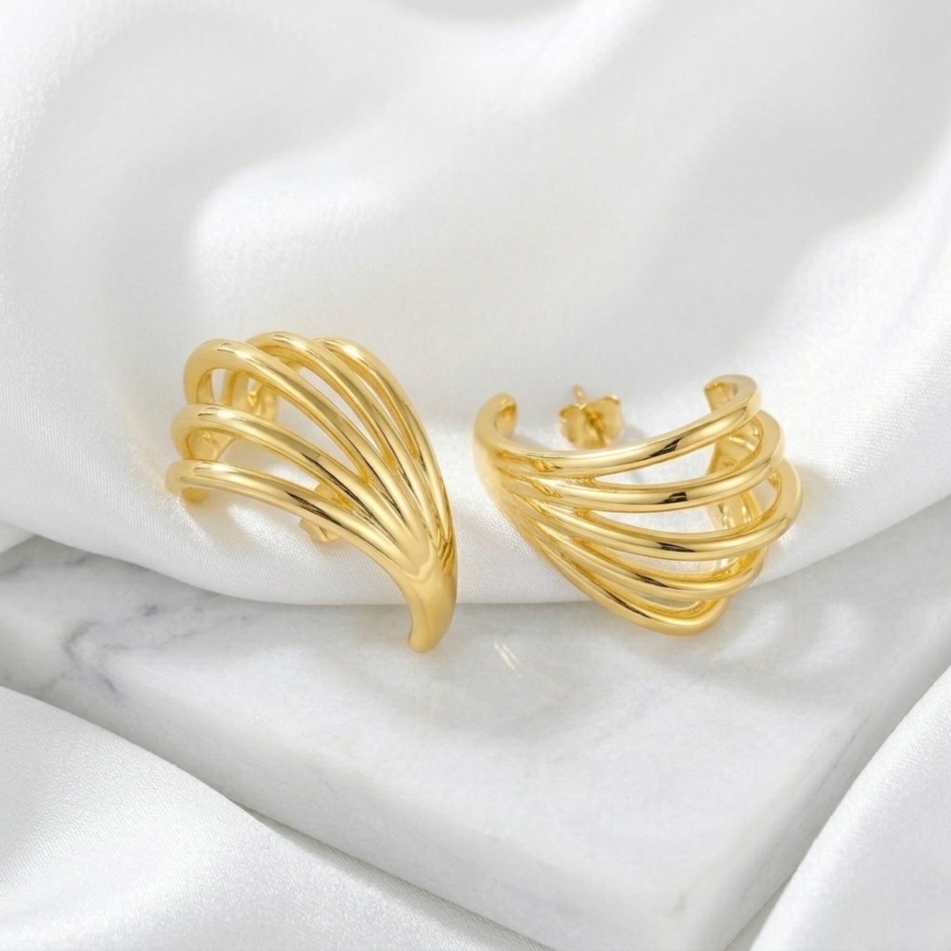 BEHI NIKITA Earrings 18k PVD gold plated stainless steel wave design Ear cuff hypoallergenic shiny gold