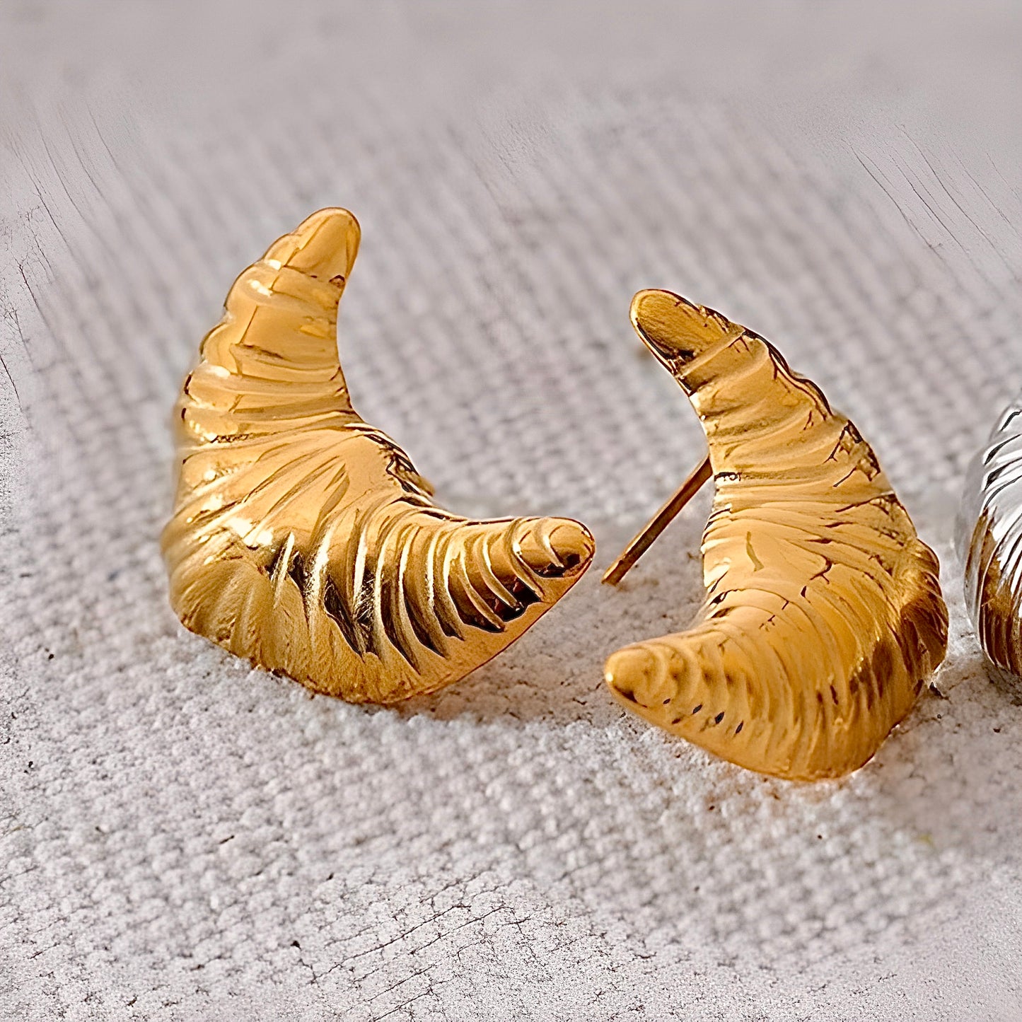 PENDIENTES BEHI CROISSANT