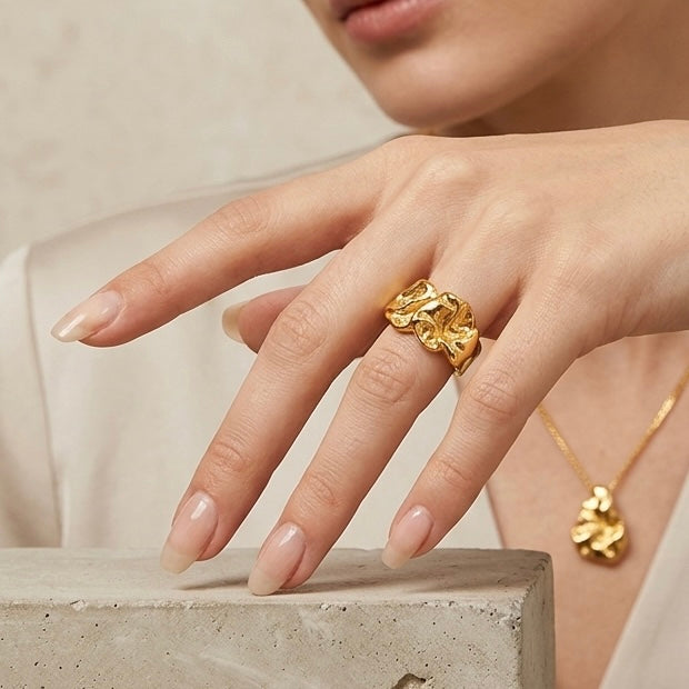 BEHI MISS MILLY 18K PVD gold-plated, textured fashion ring with an abstract design waterproof