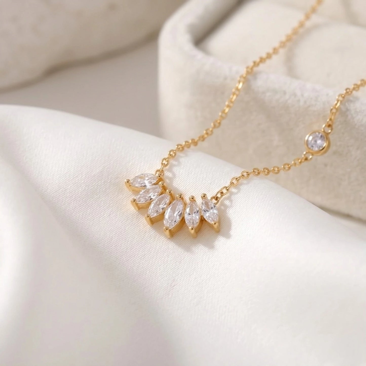 COLLAR BEHI LISA