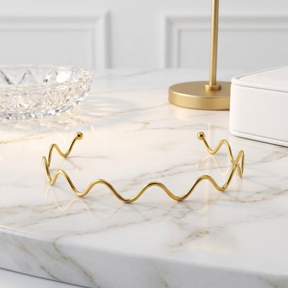 BEHI Carla Choker displayed on a minimal pedestal, emphasizing the durable and waterproof gold-plated construction.