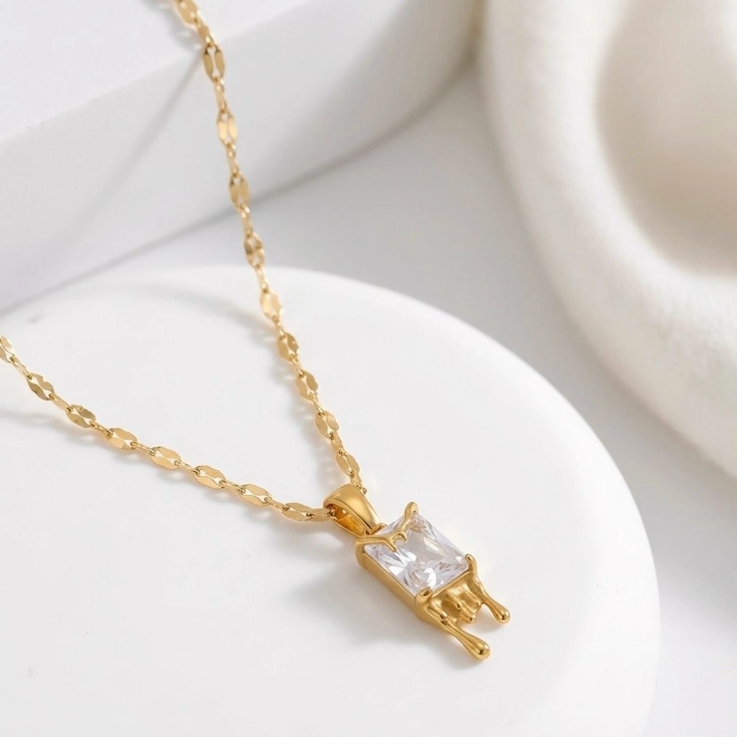 COLLAR TIARA BEHI