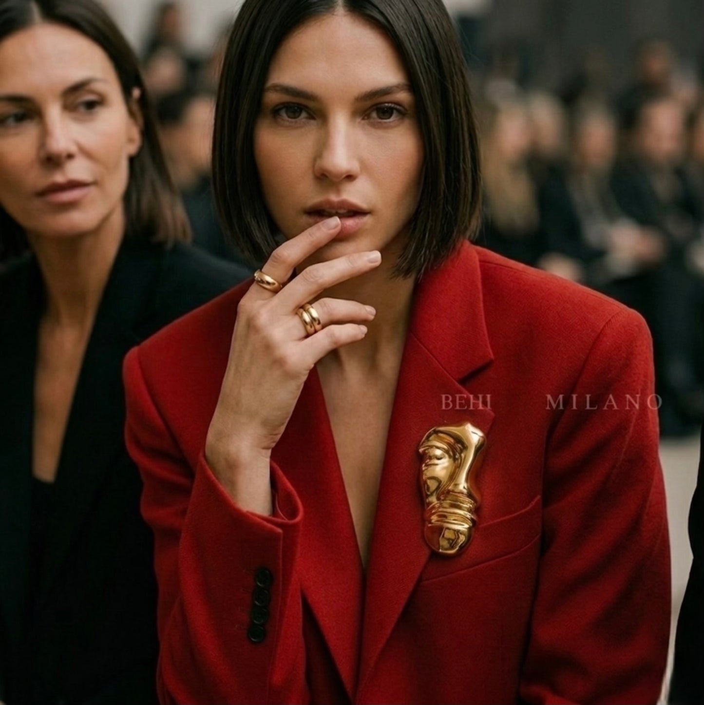 BEHI Oksana 18k PVD gold-plated stainless steel | abstract design brooch shaped like a face with soft lines | gold finish