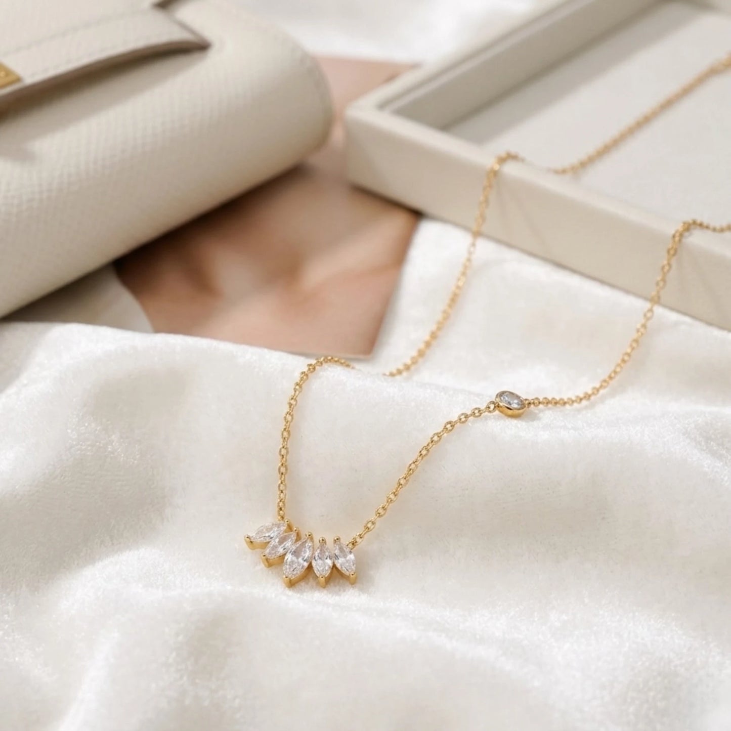 COLLAR BEHI LISA