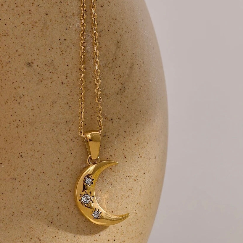 BEHI LOVE MOON NECKLACE