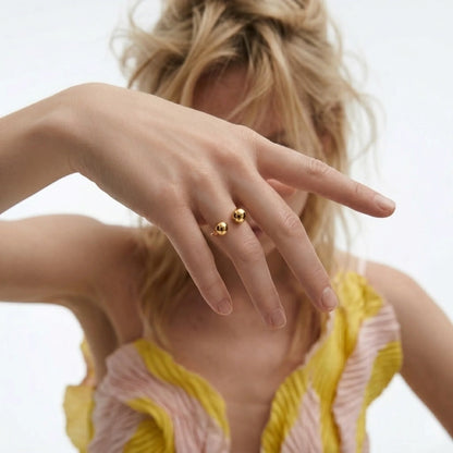 BEHI MILANO Adriana Ring worn on model — minimalist gold open sphere ring styled for everyday elegance, waterproof 18k gold-plated jewelry