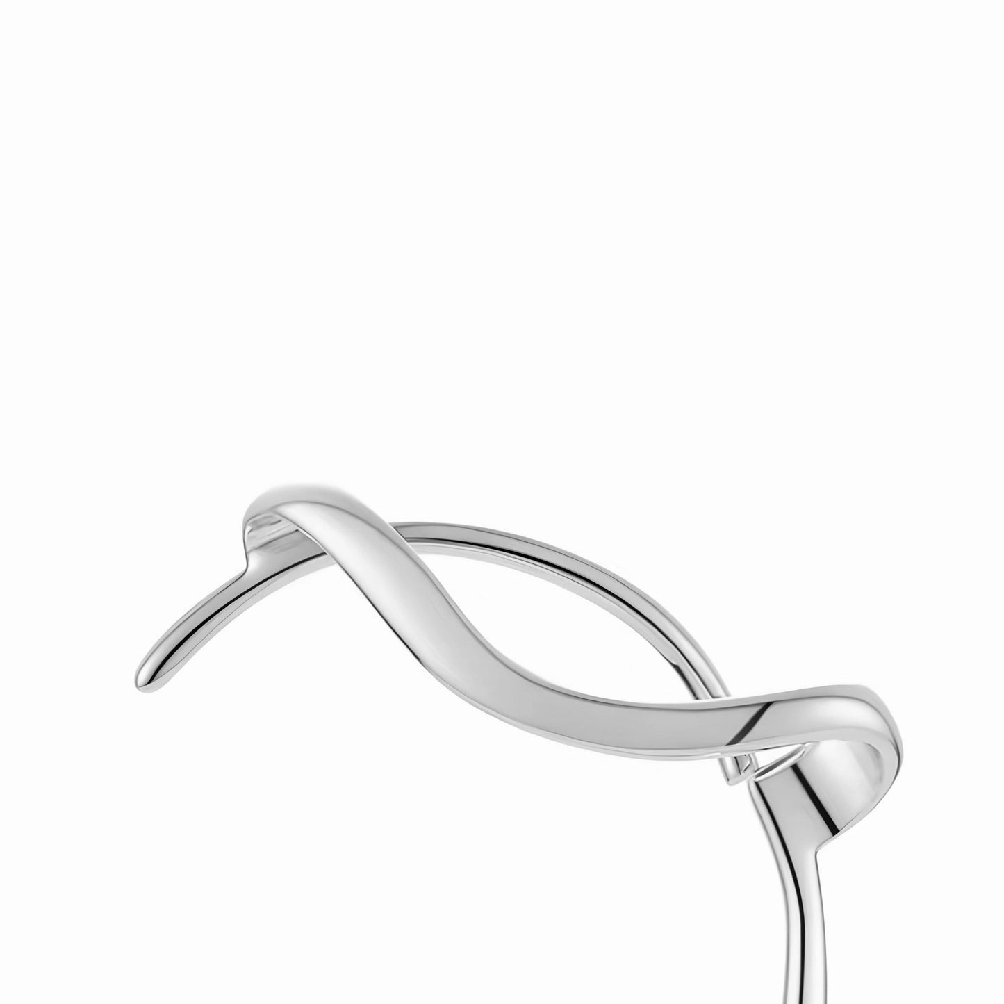 Close-up detail of BEHI MILANO Afrodite Ear Cuffs silver — sculptural wrap shape, PVD-coated brass, tarnish-free hypoallergenic ear cuff
