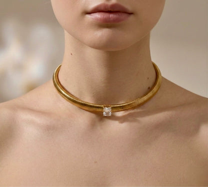 BEHI MILANO Beatriz Choker — frontal portrait close-up of model wearing gold ribbed gemstone choker