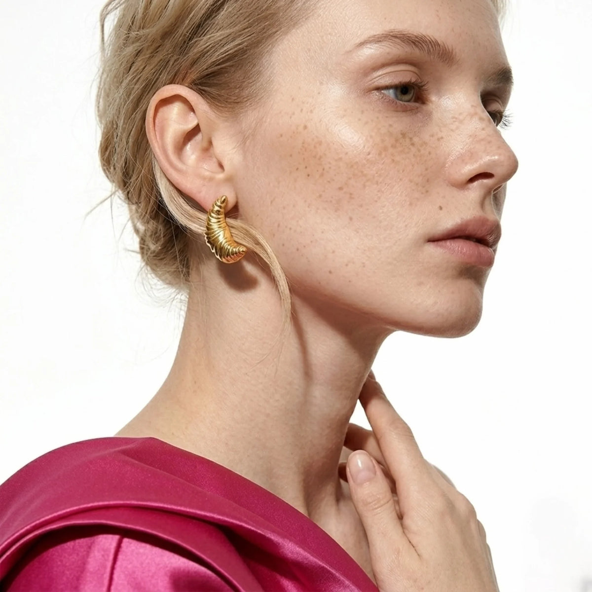 BEHI MILANO Croissant Earrings — close-up of model wearing 18k gold ribbed drop earrings with magenta top