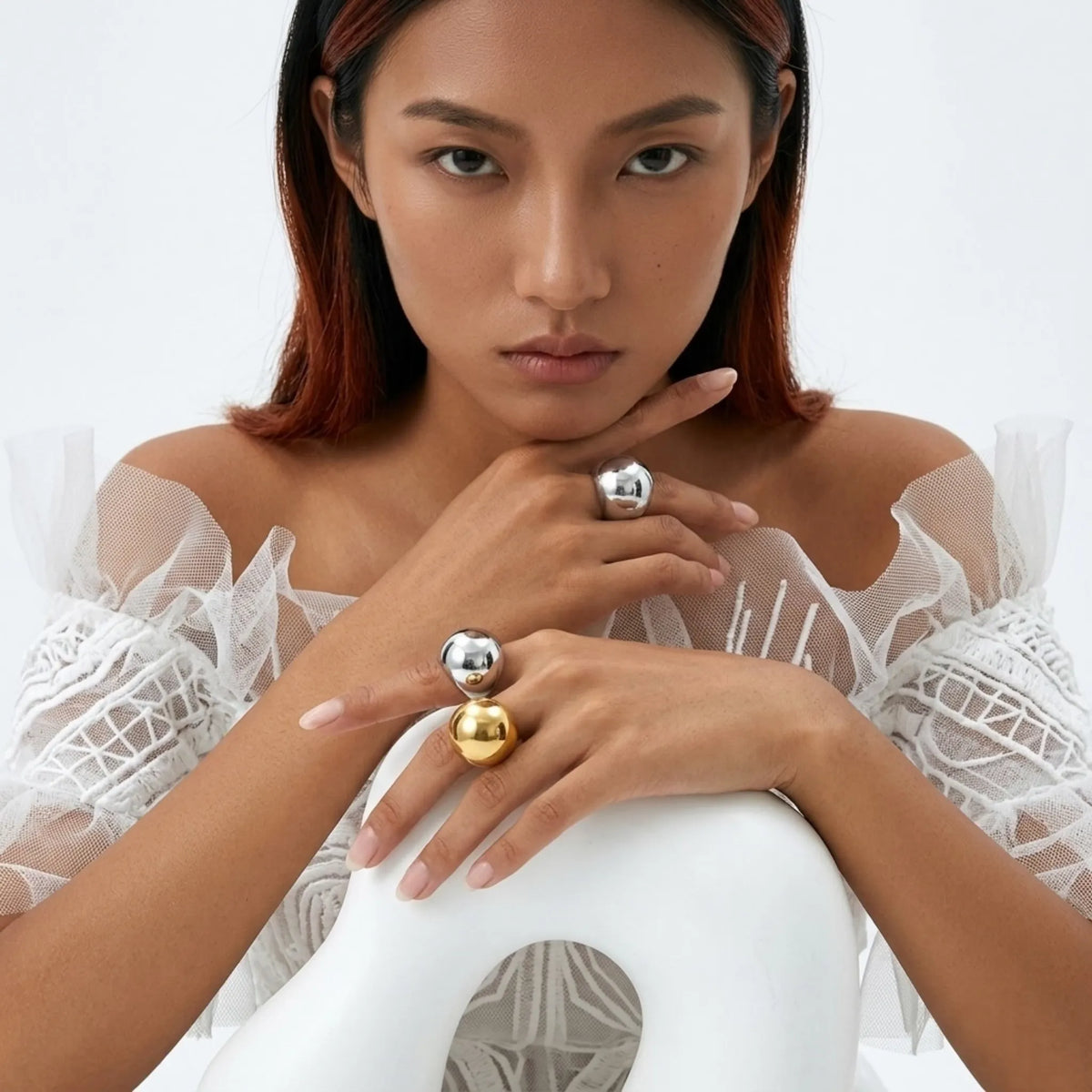 BEHI MILANO Erikan Ring — model displaying 18k gold chunky dome ring with white lace top
